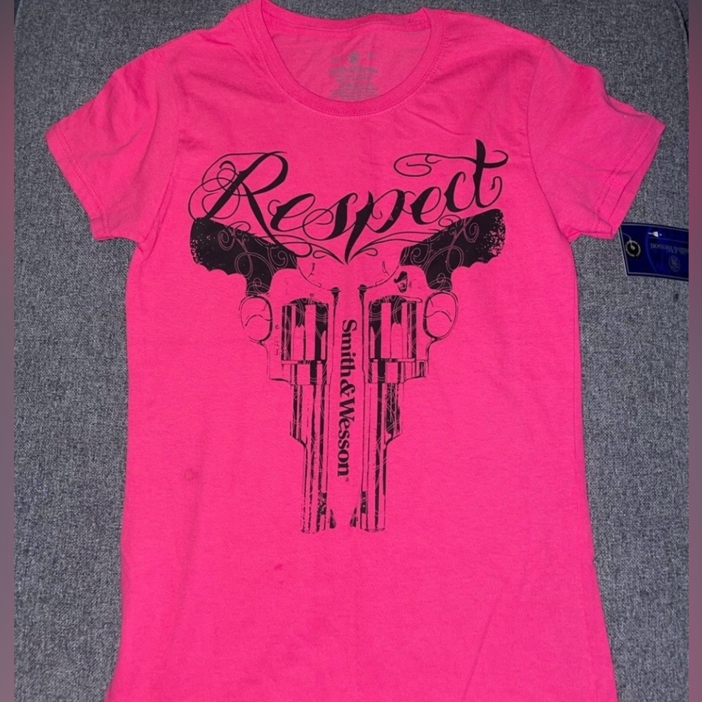 Smith & Wesson Pink Women’s Short Sleeve  Respect T-Shirt Size Small NWT
